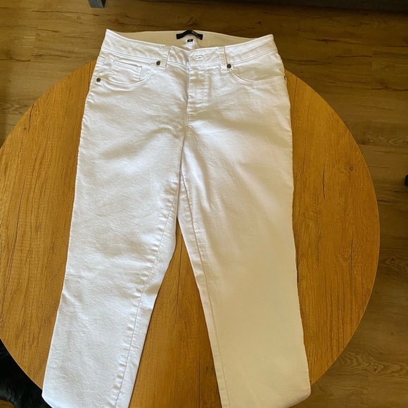 Elegant White Skinny Jeans for Women - Picture 1 of 2